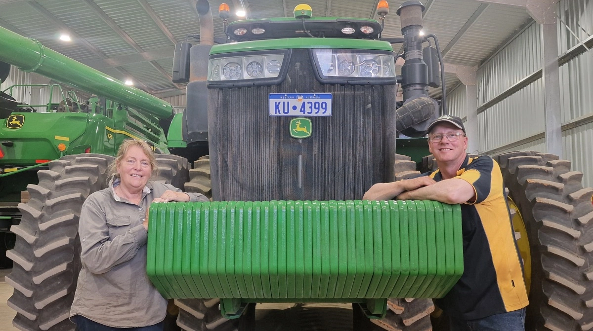 Christine og Brian Østergaard, der i forvejen bor på den store - men meget øde beliggende - farm, er meget glade for Peter og Nanna Simonsens beslutning om også at flytte ind i et hus på farmen.