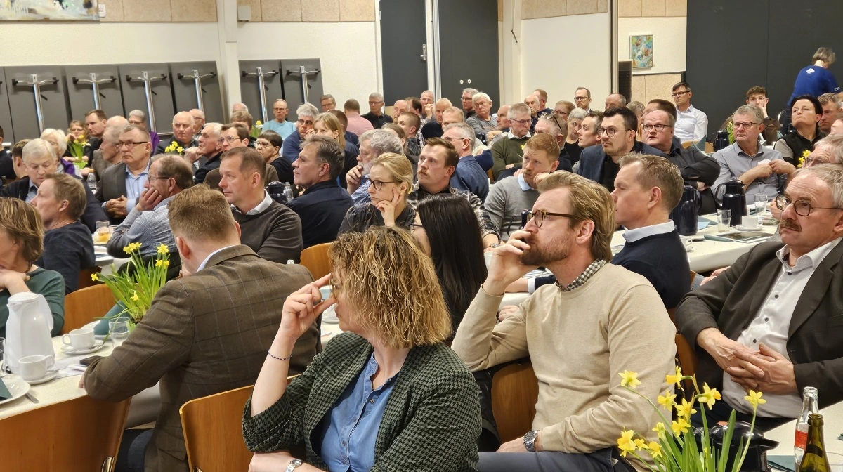 Omkring 150 var mødt op til generalforsamlingen i Jysk Landboforening, der blev holdt i Helle Hallen ved Årre.