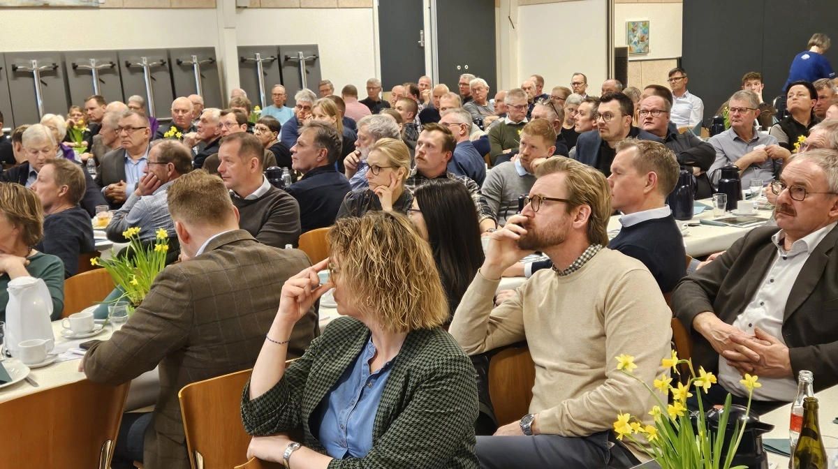Omkring 150 var mødt op til generalforsamlingen i Jysk Landboforening, der blev holdt i Helle Hallen ved Årre. Foto: John Ankersen