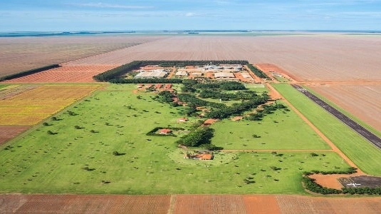 En af de foreløbig 22 gårde, som SLC Agricola ejer, med de enorme marker omkring. Foto: SLC