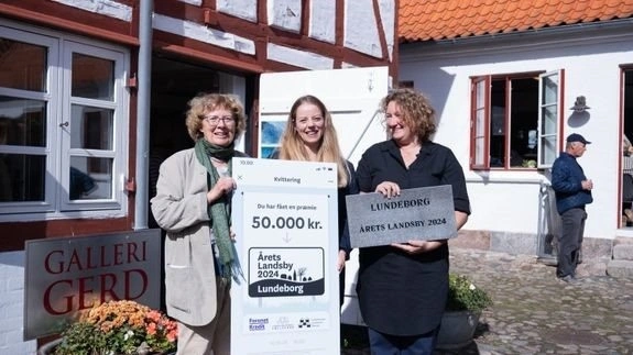 For 29. gang skal prisen Årets Landsby uddeles. Denne gang uddeles prisen til en landsby, der har et »Fællesskab for Fremtiden«, hvor man samles i fælles indsatser for det gode landsbyliv i dag og i morgen. På billedet ses sidste års vinder, som blev Lundeborg på Fyn. Pressefoto