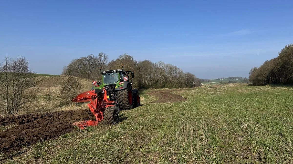 Demonstrationen af Fendt 728 Vario med Kuhn Vari-Master-plov med GPS-plovstyring kastede flere aftaler af sig for sælgerne hos TBS Askildrup. 