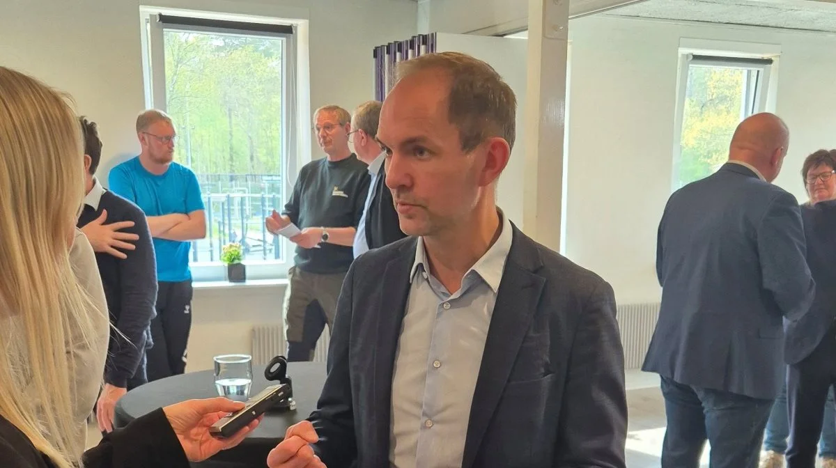 Der skal være færre tilfælde af ulve, der angriber husdyr fremover, fortalte trepartsminister Jeppe Bruus på et pressemøde forleden i Oksbøl. Han ville dog ikke lægge sig fast på, hvor mange ulve der skal være herhjemme. Foto: Henning K. Andersen