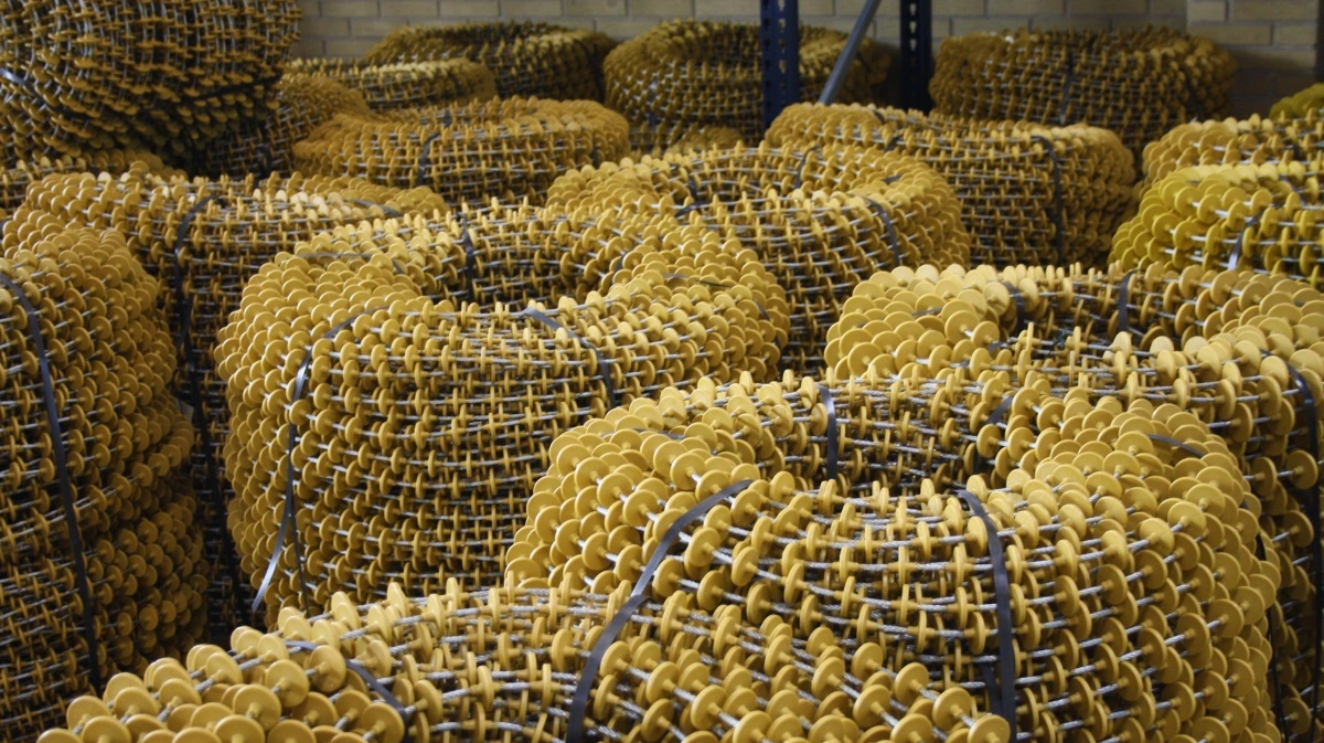 Daltecs lager i Egtved bugner af varer fra gulv til loft. Foto: Daltec