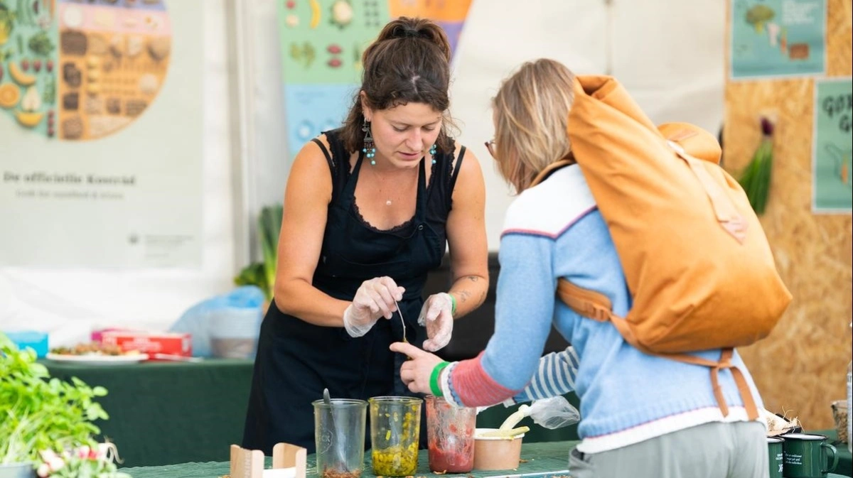 Programmet byder på debatter, madværksteder, smagninger og workshops – alt sammen med fokus på at gøre maden til en fælles samtale.
Foto: Sophie Due / Food Organisation of Denmark
