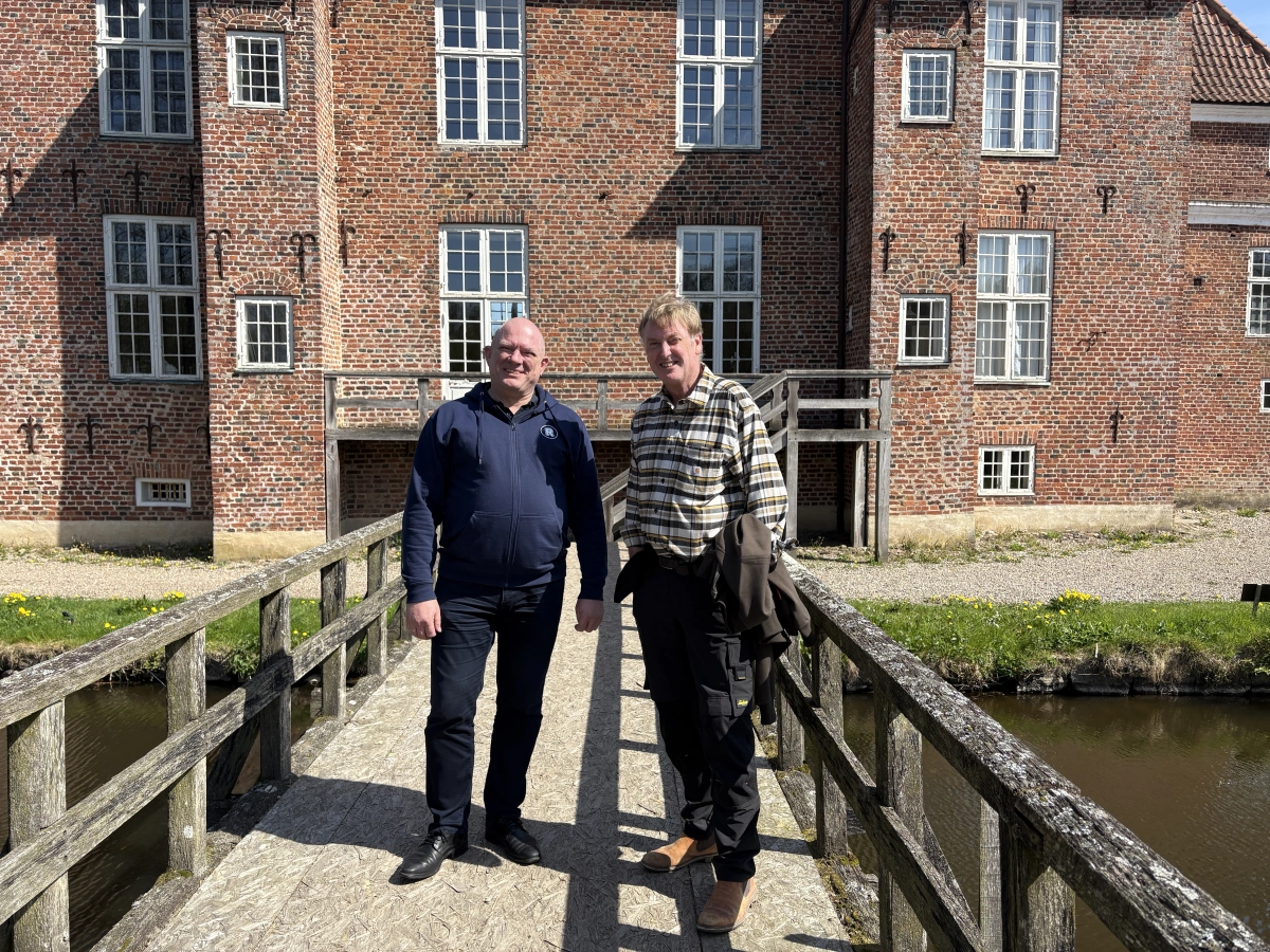 Anders Jensen, indkøbsdirektør i Rema 1000 og Svend Brodersen, direktør hos Gram Slot. Foto: Arla