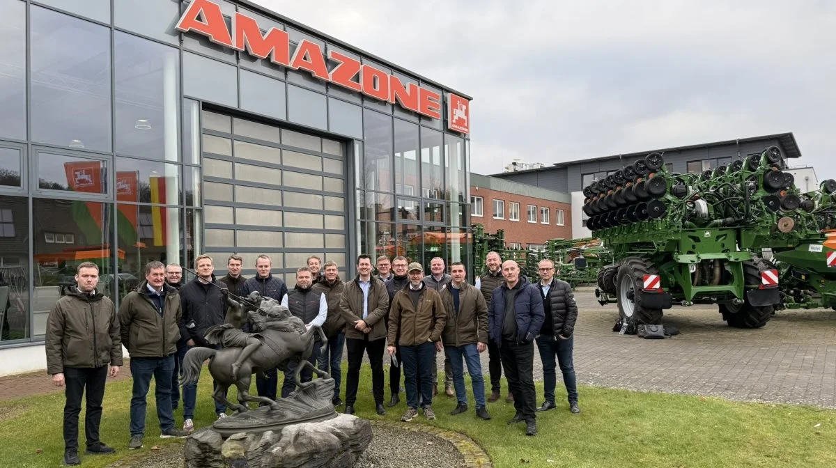 De fynske og jyske sælgere fra Danish Agro har netop været på besøg hos Amazone, som nu altså er ét af de tre redskabsmærker, der er i fokus hos den store maskinforretnings afdelinger i Jylland og på Fyn. Foto: Danish Agro