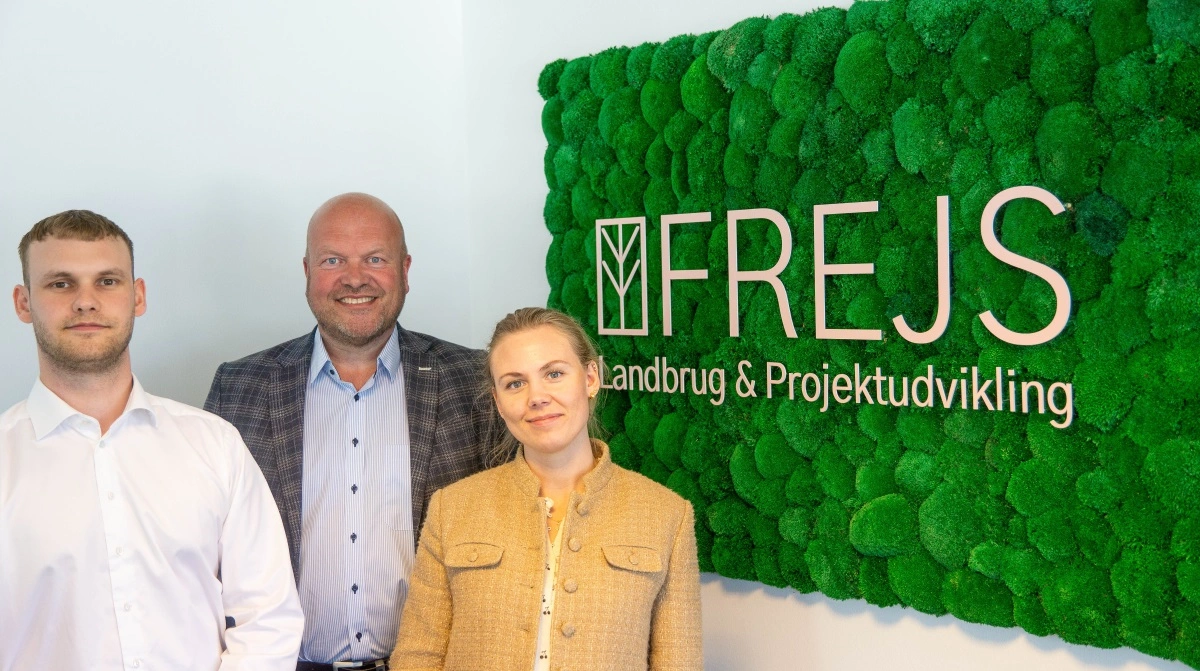 Fra venstre: Mads Sand, Finn Pedersen og Josefine Grønvaldt er ejerne af det nye landsbrugsmæglerfirma Frejs Landbrug & Projektudvikling. Foto: Søren Nørgaard