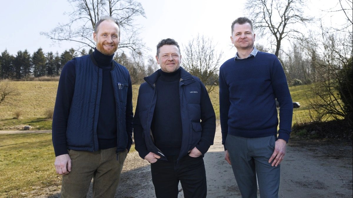 Ole Windfeld Nielsen (tv) og Dennis Rosenberg (i midten) har nu også fået selskab af Morten Kristiansen (th) i EDC Landbrug Poul Erik Bech i Jylland. Derudover består EDC Landbrug Poul Erik Bech af Frank Poll landbrugschef Sjælland og øerne og salgskoordinator Sara Notkin. Foto: Jane R Ohlsen