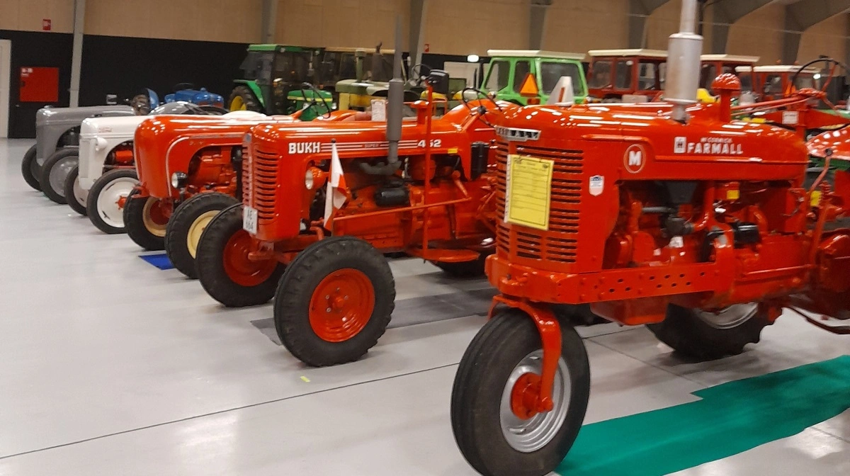 Dansk Veteran Traktor Klub byder på mange smukke gamle veterantraktorer og landbrugsmaskiner. Nogle af dem vil kunne opleves i forbindelse med dyrskuet i Aabenraa. Foto: DVTK