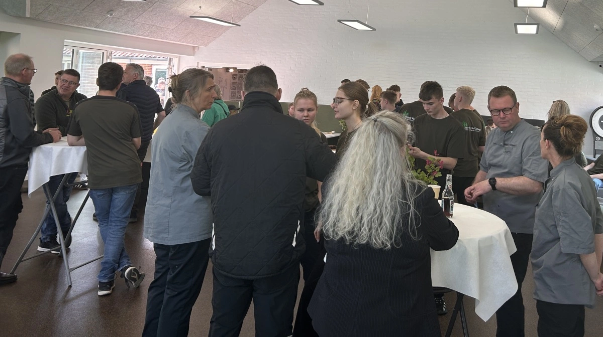 Efter talerne kunne de besøgende gå på opdagelse på skolens område.