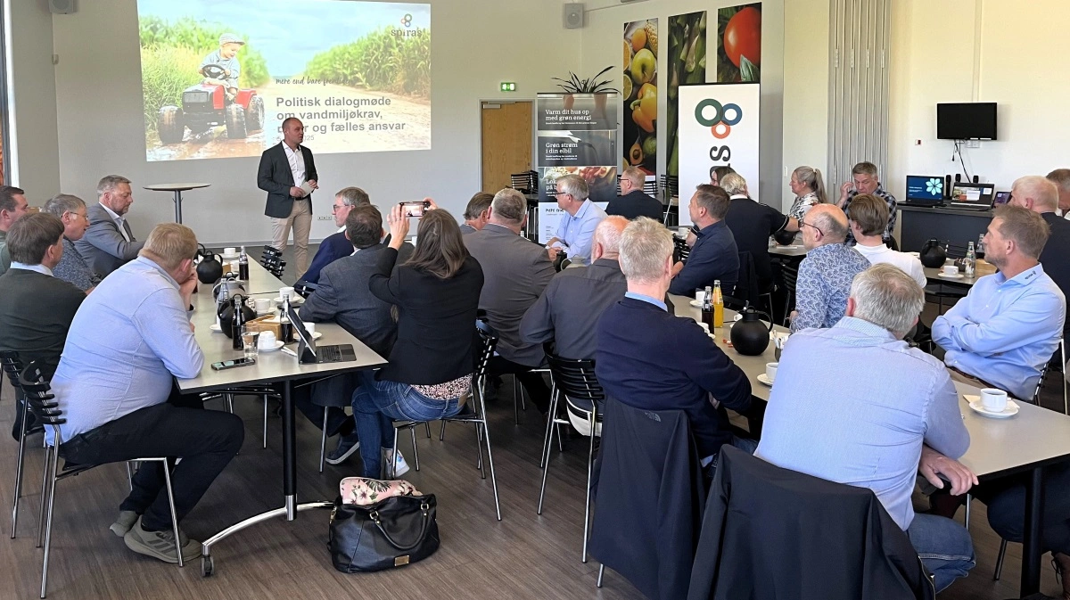 Spiras og Vejle-Fredericia Landboforening har haft en bred kreds af politikere, fagfolk og borgere til et politisk dialogmøde i Vojens om spildevand. Foto: Spiras