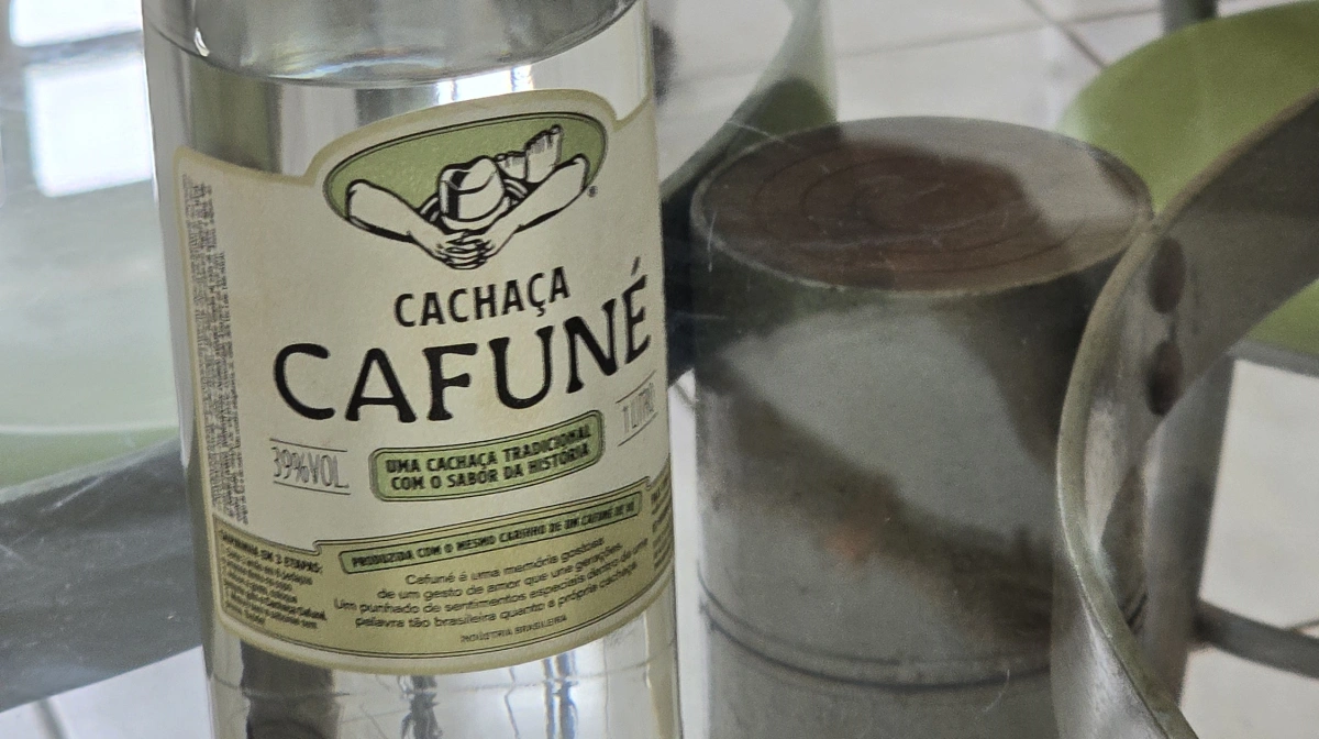 Én af de cachaca-typer der fremstilles på gården.
