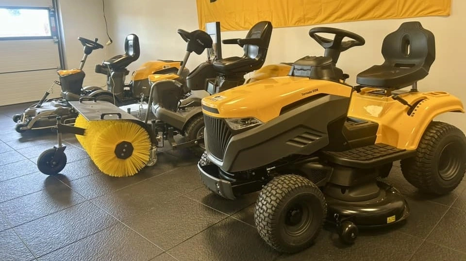 Far og søn kunne blandt andet fremvise deres nye Stiga-afdeling. Foto: CN Agro