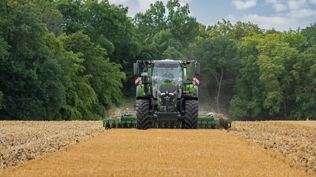 Fendt 620 Vario opnår laveste dieselforbrug nogensinde målt i 165-240 hk-klassen med blot 245 gram/kWh i en tysk DLG PowerMix 2.0-test. Sammenlignet med gennemsnittet kan det spare op mod 2 liter diesel i timen.