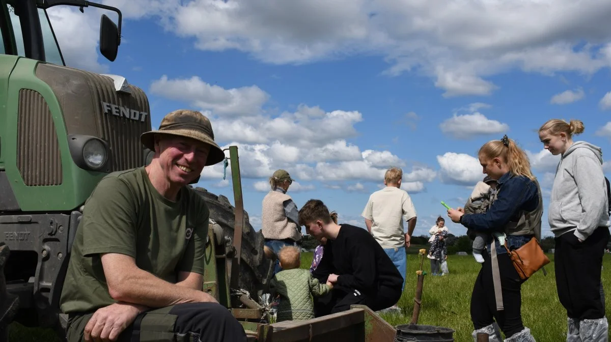 - Der er jo ikke noget, der kan være bedre end at vise det, man brænder for, frem på en sommerlig dag som i dag, lød det fra Hans Erik Jørgensen, Risbjerg Landbrug ved Haarby på Vestfyn.