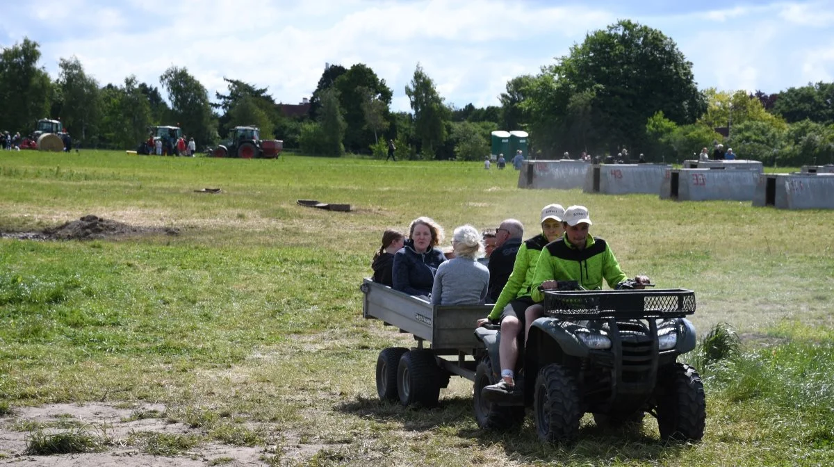 Arrangementet på Risbjerg Landbrug bød også på en guidet tur rundt om faremark og maskinpark.