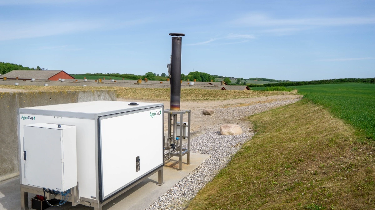 Anlægget fra AgroGas omdanner metanen fra overdækkede gylletanke til CO2 og vand, hvilket reducerer klimaaftrykket med over 95 procent.