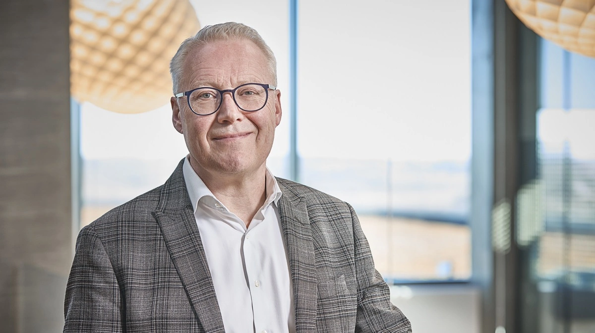 Ivar Ravn fyldte 60 år 19. maj 2025. Derudover markerer året også hans 21. i Seges Innovation. Foto: Seges Innovation