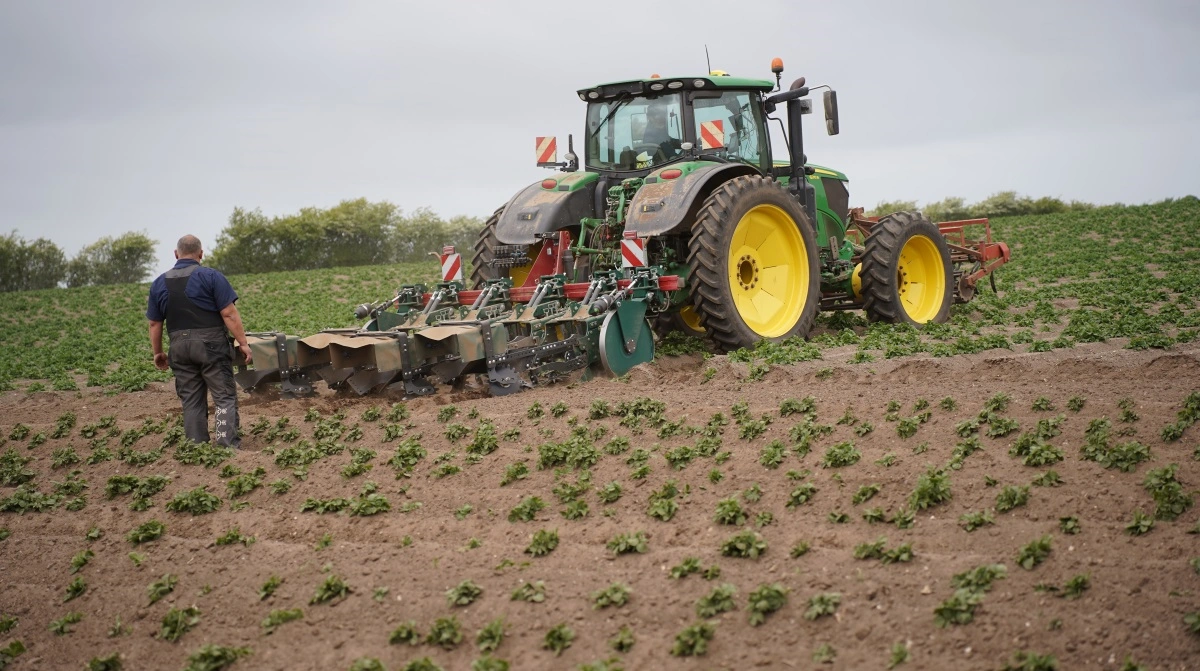 Kjeld Holm fra Sommersted har været en væsentlig del af udviklingen af produkterne fra MSR Plant Technology, som i dag er vigtige redskaber i hans 160 hektar kartofler. Fotos: Mette Steengaard