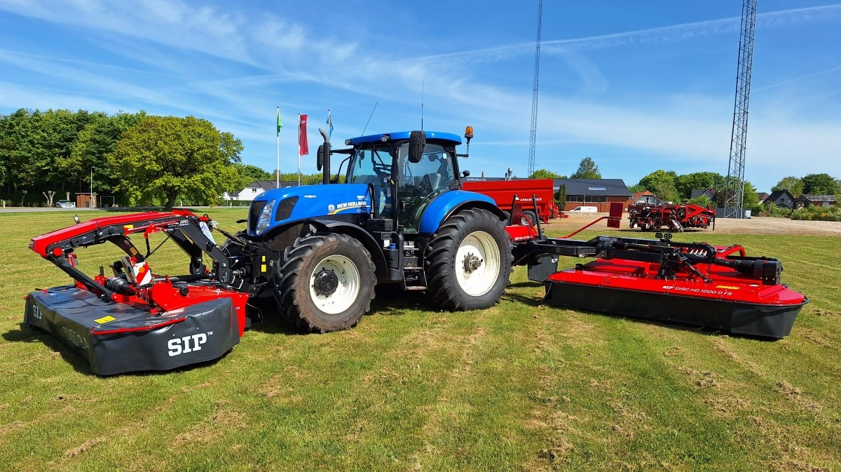 - Maskinerne er klargjort af SIP's egne teknikere, så vi kan demonstrere optimal ydelse i græsset, fortæller John Møller Kristensen, produktspecialist på SIP hos WekoAgro Machinery.