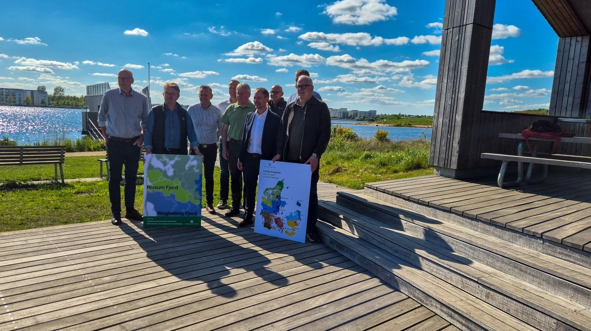 Det nyligt afviklede møde mellem trepartsminister Jeppe Bruus og treparten for Nissum Fjord fandt sted ved Det Blå Rum i Herning, et bæredygtigt aktivitets- og naturområde. Fotos: Henning K. Andersen