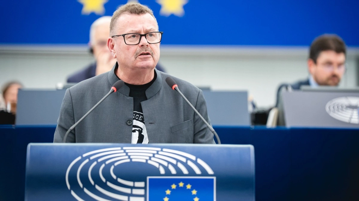 - Selv om det er let at få EU’s regler til at virke som ligegyldigt bureaukrati og ekstraarbejder, synes jeg, man skal huske på, at de faktisk også ofte ender med at være til stor gavn for landbrugssektoren, mener Per Clausen (Enhedslisten). Foto: The Left in the European Parliament