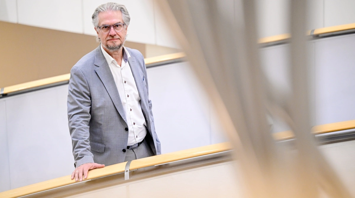 - Det er ikke et tilbageskridt. Det er en tiltrængt opbremsning, lyder det fra Henrik Dahl (LA) om den europæiske deregulering.