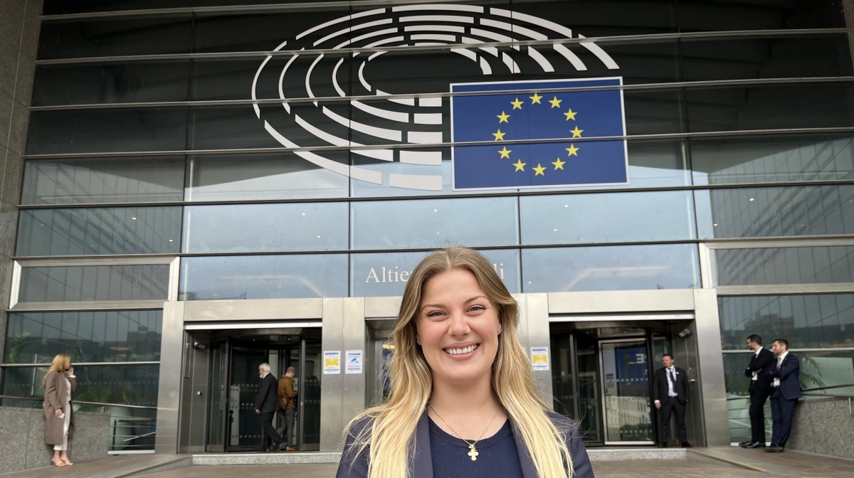 Hun er 27 år, og hvilken karriere! Amanda Heitmann var knap nok færdiguddannet fra Aalborg Universitet, da Europa-Parlamentet kaldte. Hun blev hurtigt forfremmet til at have ansvaret for et helt team af medarbejdere. Nu venter nye udfordringer, men stadig med fødevareproduktion i centrum.
