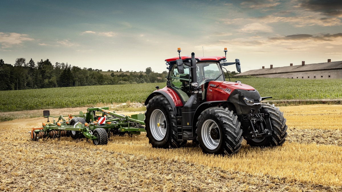 Med tre nye teknologipakker, opgraderet joystickstyring og Connectivity Included som standard giver Case IH nu Optum-traktorerne endnu bedre muligheder for at tilpasse funktioner og automatisering efter kundernes ønsker og behov.