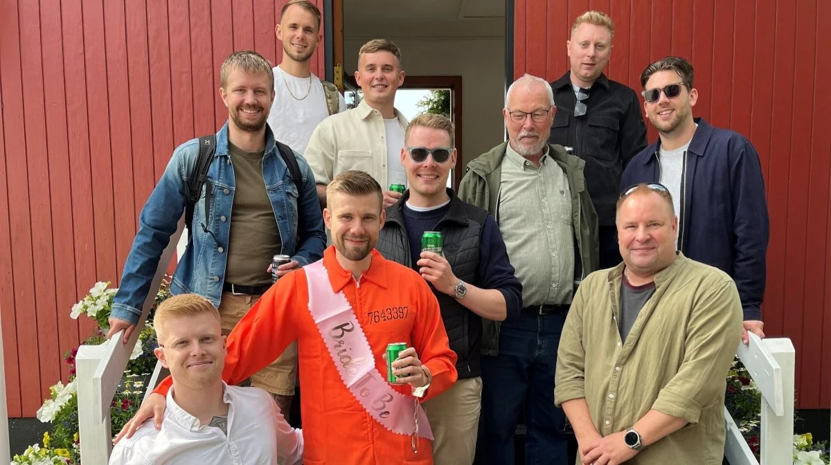 Mikkel Grønager blev på Roskilde Dyrskue »bortført« til polterabend af vennerne. Foto: Jesper Hallgren 
