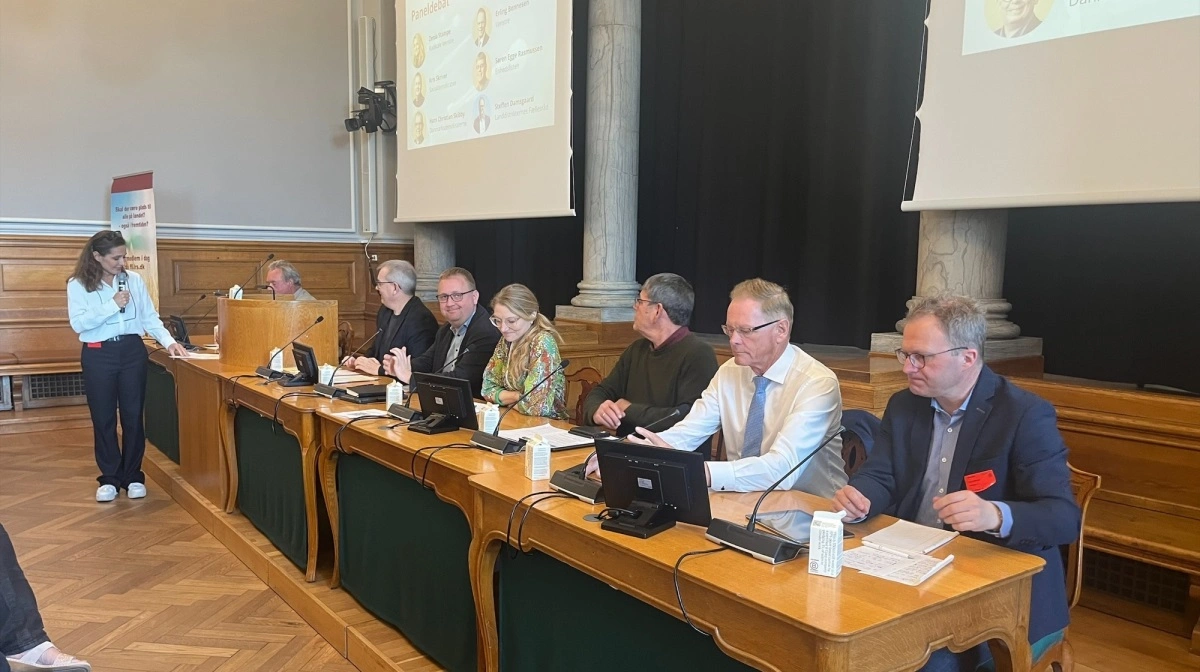 Deltagerne i panelet var folketingsmedlemmerne: - Zenia Stampe (R), - Kris Skriver (S), Hans Kristian Skibby (DD), -Søren Egge Rasmussen (E) og Erling Bonnesen (V). I panelet deltog også Steffen Damsgaard – formand for Landdistrikternes Fællesråd. Pressefoto