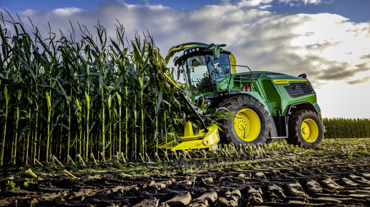 Med lanceringen af nye finsnittermodeller under betegnelserne F8 og F9 bryder John Deere nu 1.000-hestekræfters-grænsen med topmodellen F9 1000.