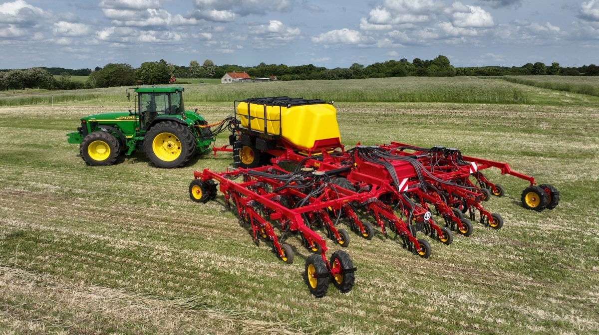 Den nye Seed Hawk fra Väderstad får danmarkspremiere i marken til Dansk Markdemo.