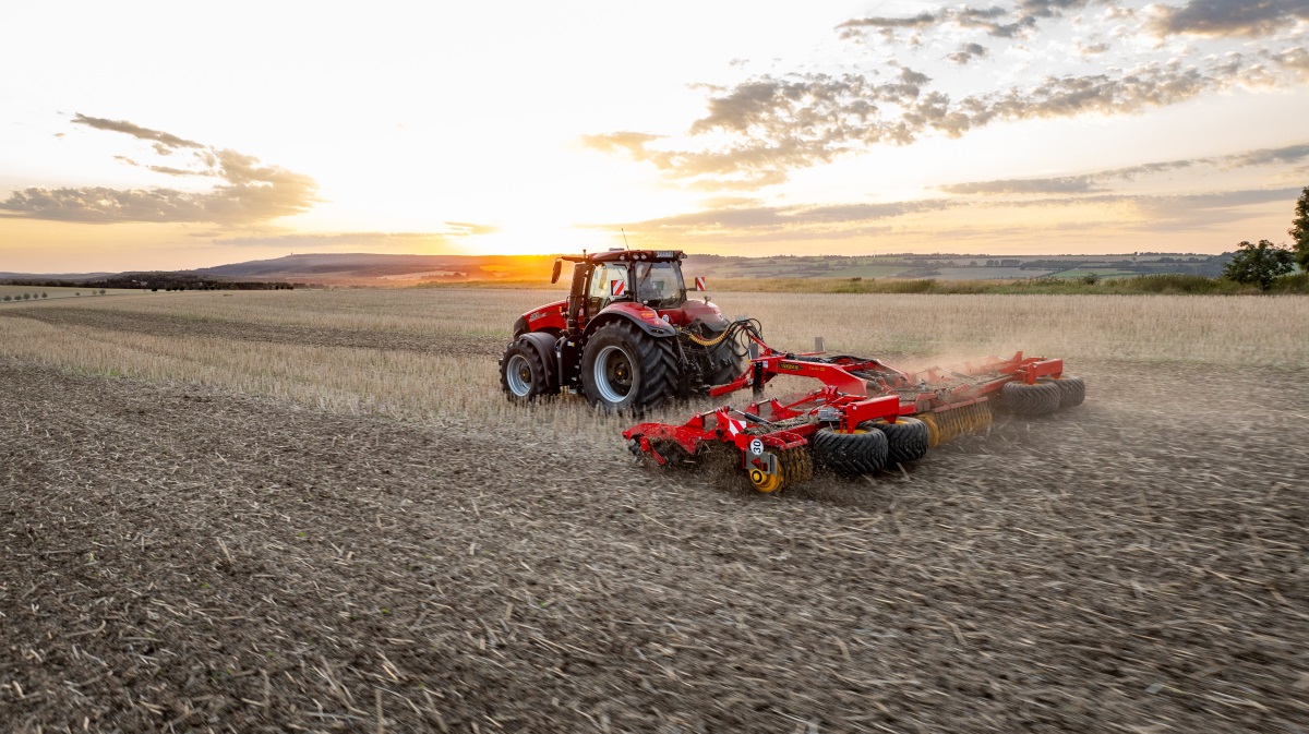 Väderstad dukker op til Dansk Markdemo med to nyheder. Seed Hawk-såmaskinen til direkte såning og en helt ny Carrier til effektiv øverlig jordbearbejdning.