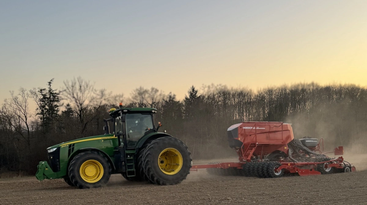 Driftsleder Emil Blak har ros til både såmaskinen og opbakningen fra WekoAgro Machinery. 