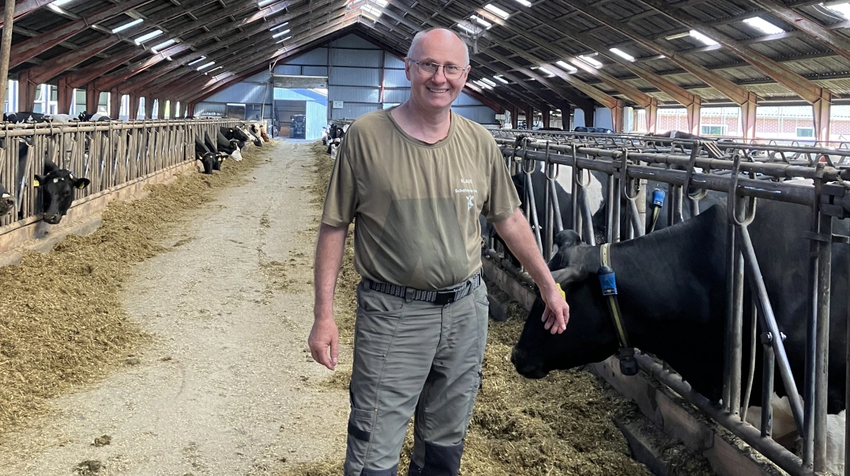 Klaus Schellerup er landmand og ejer og driver kvægbedriften ved Holsted i Sydjylland, hvor der hver dag malkes 400 køer. Foto: Sundhedsshoppen
