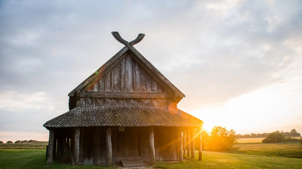 Unge fra hele verden har vist stor interesse for den danske kulturarv, ringborgene. Fotos: Jonas Simon Christiansen, Nationalmuseet