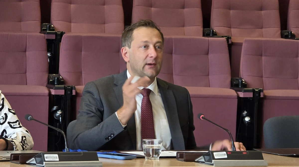 - Vi har i hele EU en kæmpe udfordring med at tiltrække uge til landbruget - så meget at vi  fremtiden måske ikke er selvforsynende med fødevarer. Og det vil ikke blive accepteret også af strategiske årsager, fastslog Christophe Hansen.