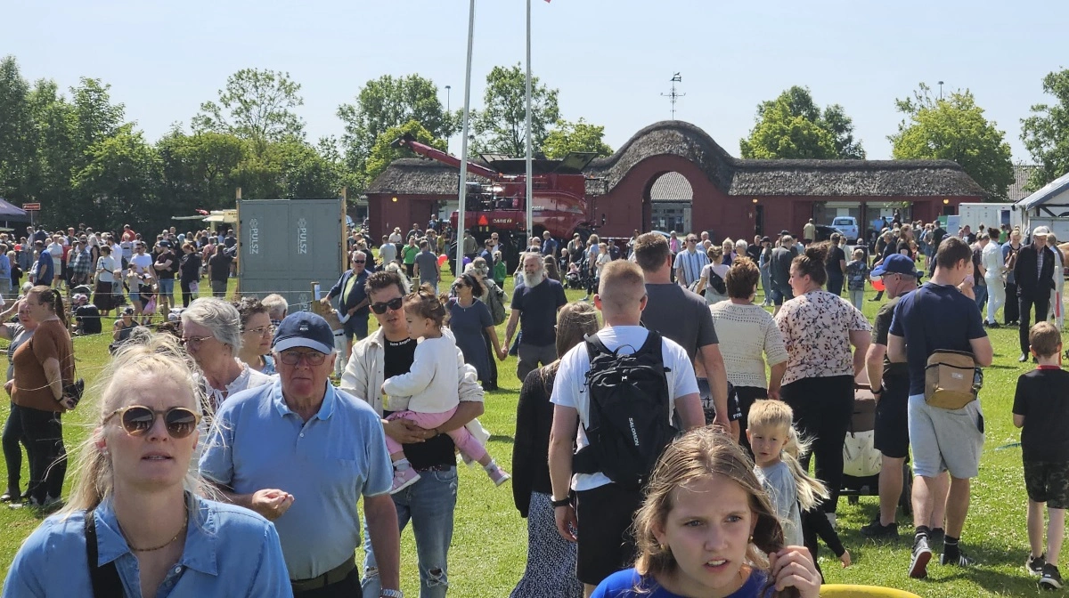 Masser af gæster på årets dyrskue i Horsens, der bød på flot sommervejr – ikke mindst om lørdagen. Foto: John Ankersen