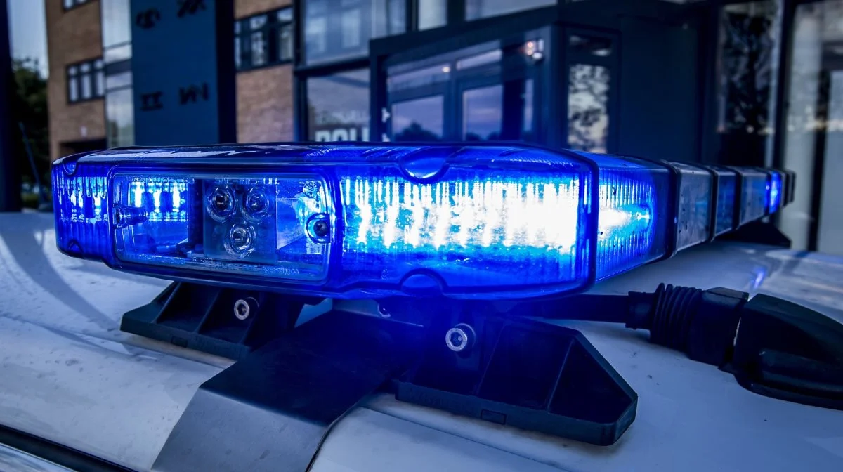 Lørdag måtte politiet rykke ud på en adresse i Brabrand, efter at en sag om tyveri af jordbær udviklede sig dramatisk. Foto: Rigspolitiet