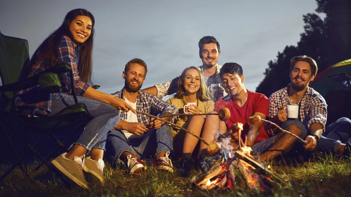 Mange voksne kan sagtens more sig og have det hyggeligt uden alkohol, og stadig flere efterspørger flere af den slags aktiviteter. Foto: Colourbox