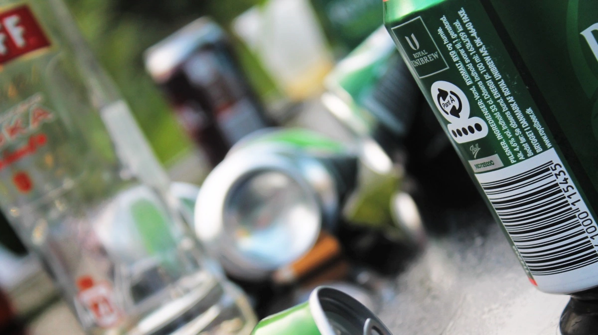 En kampagne fra Alkohol & Samfund forsøger i denne og i næste uge at gøre opmærksom på, at man har det bedre ved at lade flaskerne stå. Foto: Colourbox