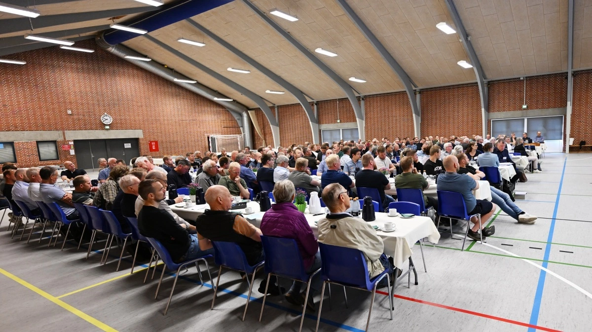 Stort fremmøde til generalforsamlingen i AKD (Andels-Kartoffelmelsfabrikken Danmark), der blev holdt i Helle-Hallen ved Årre i det sydvestjyske. Pressefoto