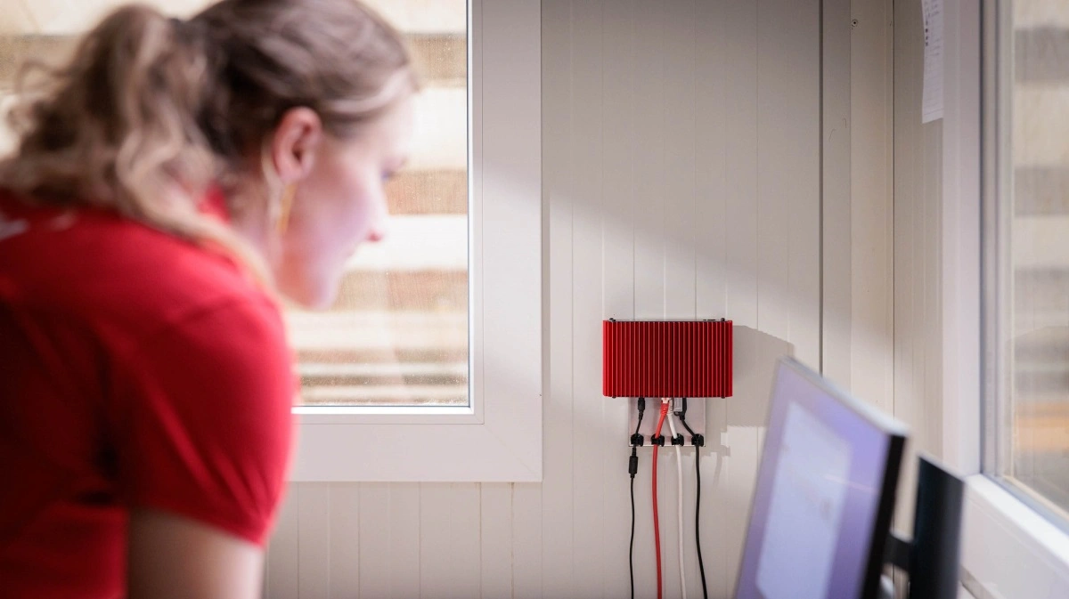 Lely Hub er en ny sikkerhedsløsning, som forbedrer cybersikkerheden og driftskontinuiteten hos landmænd, der bruger Lely Horizon, så de kan drive deres bedrift uden afbrydelser.