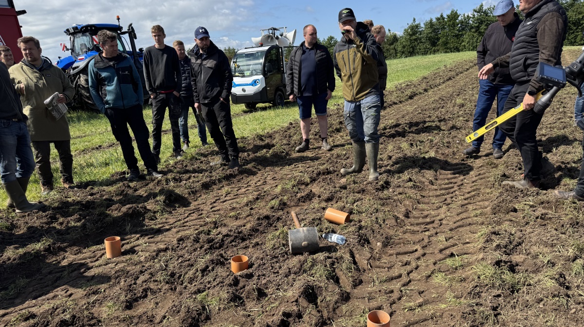 Nye dæktyper giver masser af mulighed for at begrænse skadelig jordpakning i overjorden, og på Dansk Markdemo opfordrer rådgivere, forskere og dækleverandører med en visuel demonstration til at udnytte mulighederne.