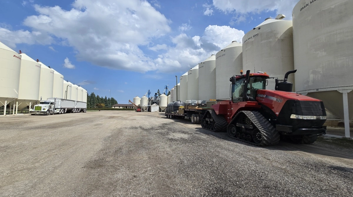De mange mindre siloer kan rumme over 11.000 tons korn.