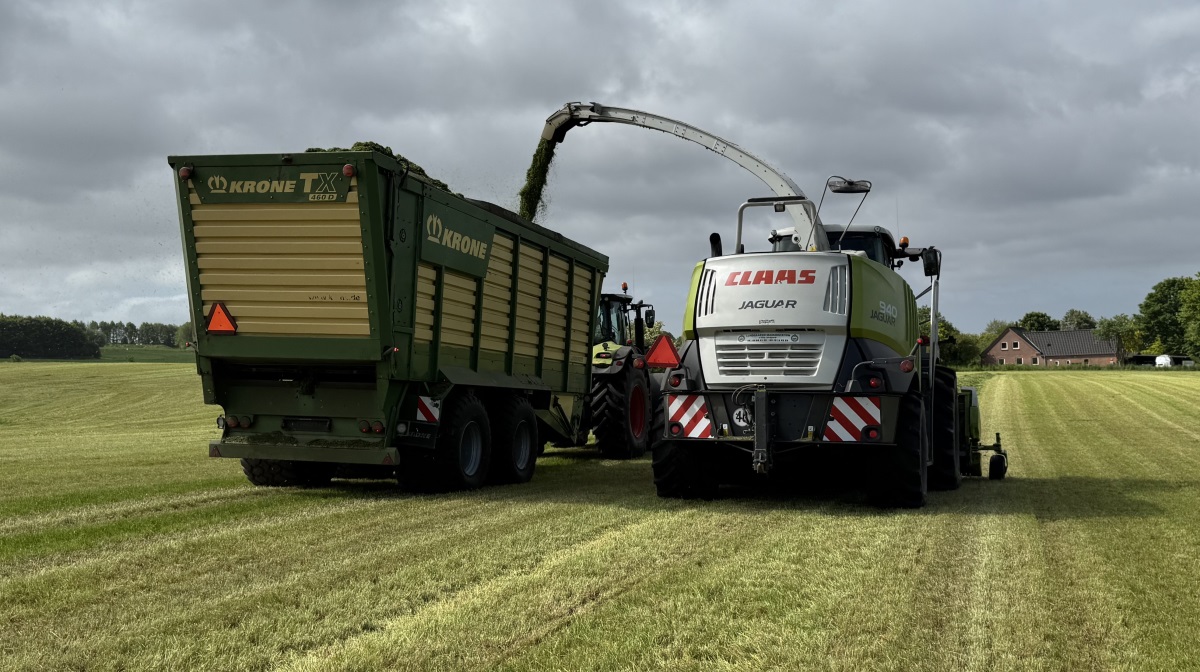 Fusionen af fem maskinforretninger til Danish Agro Machinery A/S har ikke kunnet modvirke et underskud på 14,5 millioner kroner i 2024. Den vigende efterspørgsel på maskiner og høje lagre har presset økonomien, men selskabet ser frem mod et mere stabilt 2025.