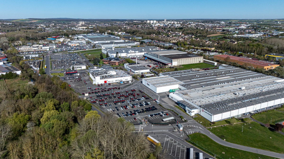 Fabriksbesøg: Massey Fergusons fabrik i Beauvais har produceret over én million traktorer siden åbningen i 1960. Den milepæl blev passeret i 2023 og i dag danner fabrikken ramme om både serieproduktion, produktudvikling og fremtidens teknologier, herunder et nyt hydrogenprojekt, der skal reducere CO2-aftrykket.