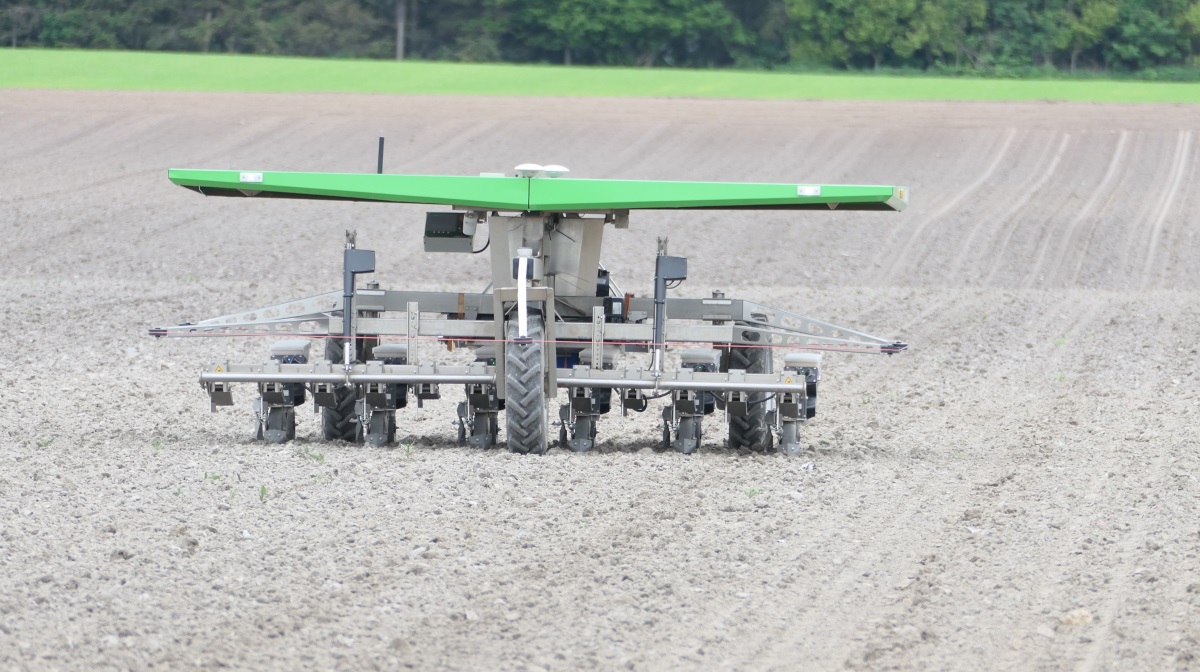 Efter et udfordrende år med millionunderskud har Farmdroid rejst ny kapital og indlemmet tre nye investorer, som skal sikre fortsat udvikling og positionering i markedet for landbrugsteknologi.